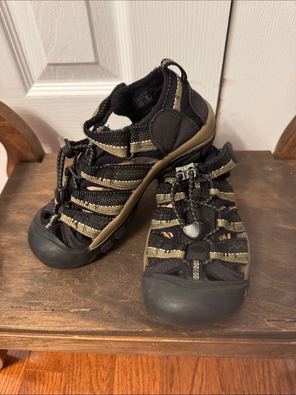 Keen Newport H2 Kids Black and Army Green Sandals